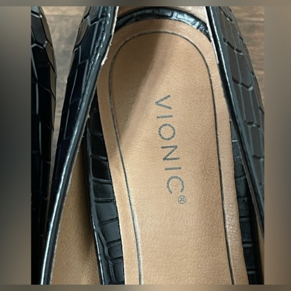 Vionic Sz. 10 Women's Black Crocodile Pattern Shoes - Picture 6 of 10